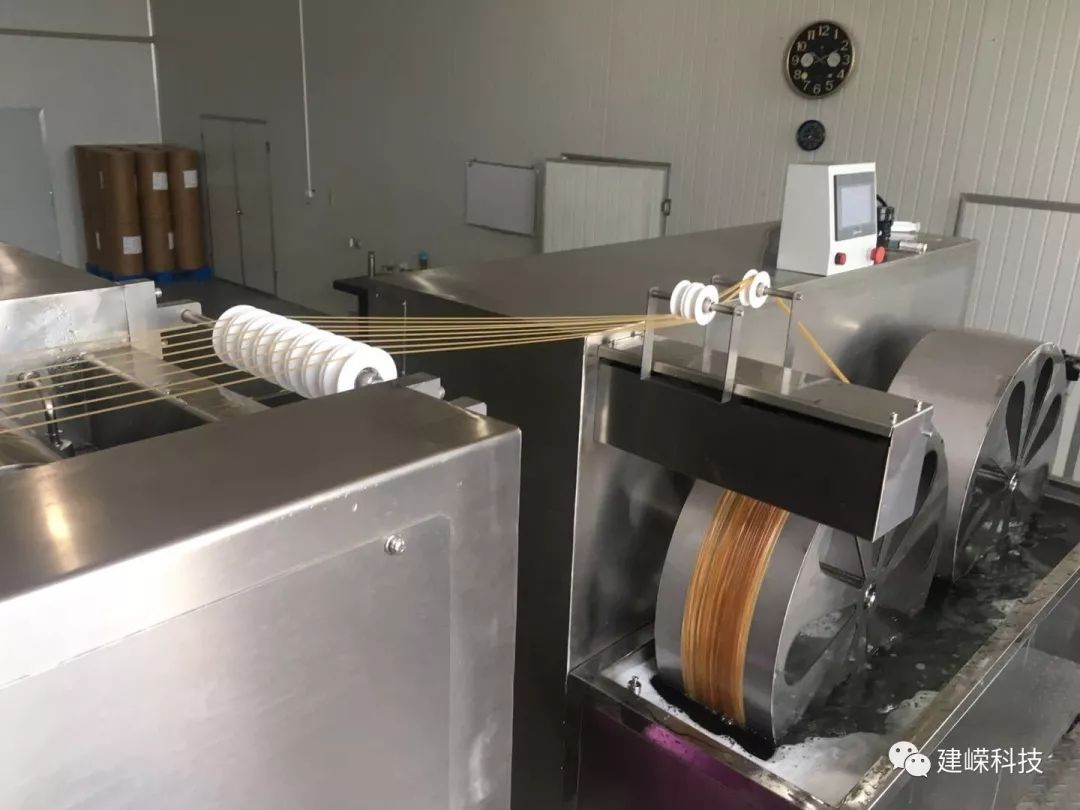 客戶現(xiàn)場(chǎng)紡絲驗(yàn)收，開機(jī)紡絲一氣呵成